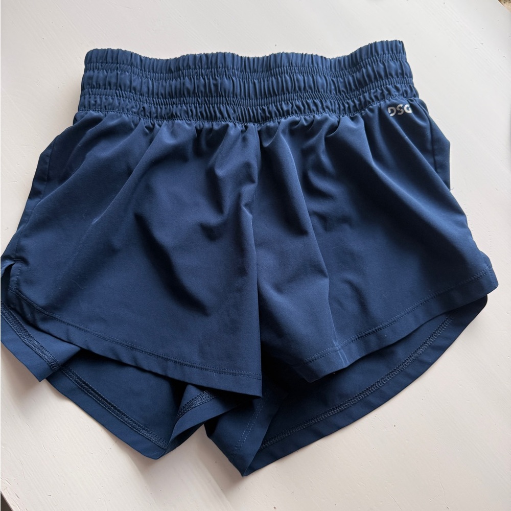 DSG Women's navy high rise stride shorts